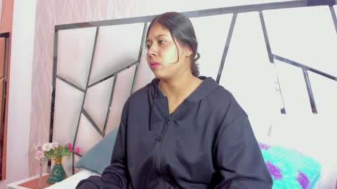 Aura online show from 04-27-26, 03:04