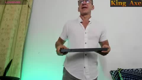 Axel online show from 07-22-26, 11:46