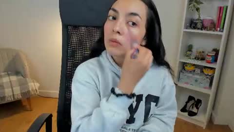 Bella Evans online show from 06-12-26, 04:44