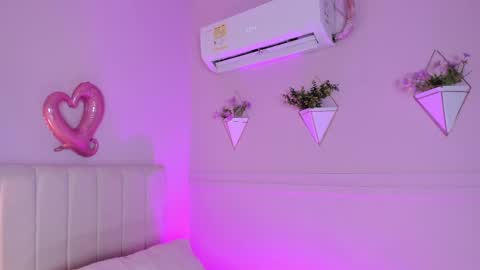 Hi guys i am Bianca  online show from 03-06-25, 05:43