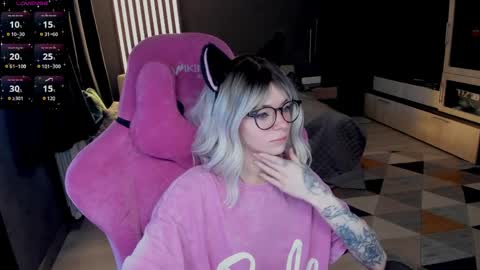 Olivia Subscribe to my Fansly -   online show from 04-10-26, 11:48