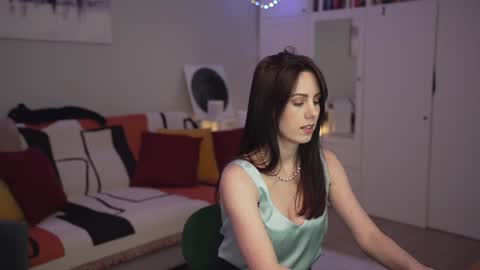 Snapshot of _blackbee_ chatting on 01-12-25, 09:19 Lili online show from 01-12-25, 09:19