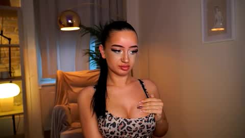 Snapshot of _blackpeaarl chatting on 02-19-26, 03:30 Pearl online show from 02-19-26, 03:30