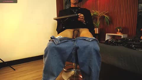 Snapshot of _bunny_boy_ chatting on 02-13-25, 04:00 _bunny_boy_ online show from 02-13-25, 04:00