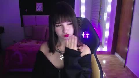 Snapshot of _charlotte_collins_ chatting on 11-22-25, 03:00 _charlotte_collins_ online show from 11-22-25, 03:00