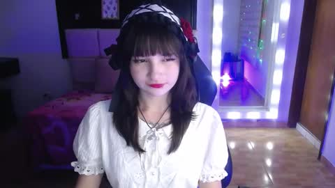 Snapshot of _charlotte_collins_ chatting on 11-28-25, 02:42 _charlotte_collins_ online show from 11-28-25, 02:42