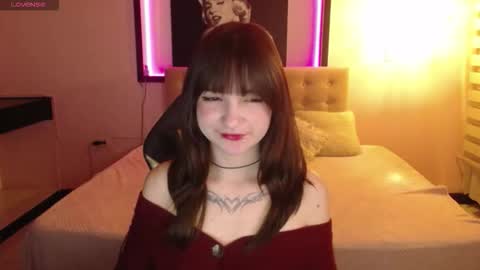 Snapshot of _charlotte_collins_ chatting on 12-15-25, 01:59 _charlotte_collins_ online show from 12-15-25, 01:59