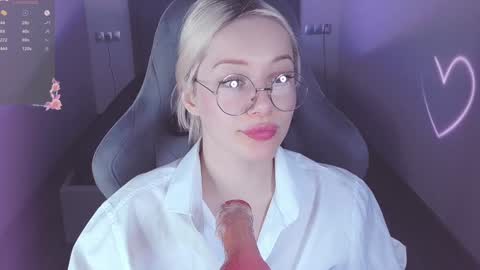 Snapshot of _chatur_babe chatting on 12-12-24, 02:22 Angelina online show from 12-12-24, 02:22