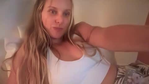 Chelsea xo online show from 10-16-25, 04:46