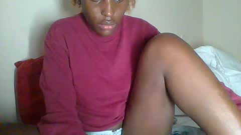 Snapshot of _clara01 chatting on 01-25-25, 05:29 clara online show from 01-25-25, 05:29