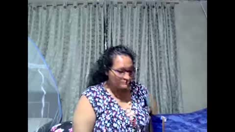 _cristal09 online show from 10-05-25, 01:48