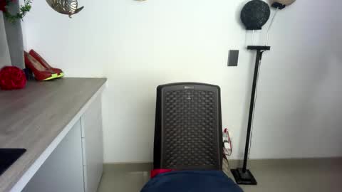 Snapshot of _cristal_ayala chatting on 01-19-25, 04:22 cristal ayala online show from 01-19-25, 04:22