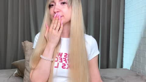 _crystal_moon_1 online show from 10-21-25, 08:20