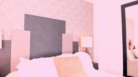 Snapshot of _curly_girl_ chatting on 01-18-25, 08:09 online show from 01-18-25, 08:09