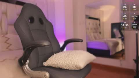 Snapshot of _curly_girl_ chatting on 11-05-25, 09:15 online show from 11-05-25, 09:15