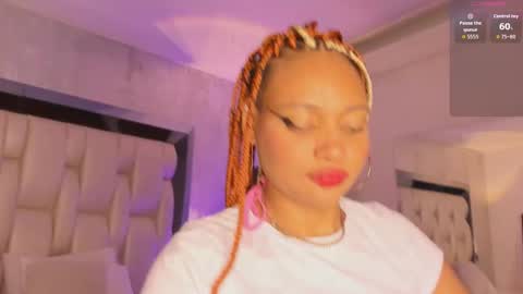 Snapshot of _curly_girl_ chatting on 11-10-25, 08:08 online show from 11-10-25, 08:08