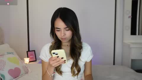 Snapshot of _cuteelissa chatting on 06-13-26, 12:52 Melissa online show from 06-13-26, 12:52