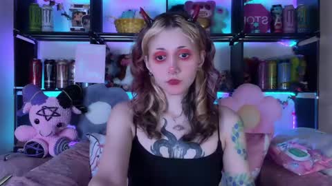 Snapshot of _devilbaby chatting on 05-28-26, 06:27 Kate online show from 05-28-26, 06:27