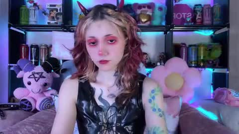 Snapshot of _devilbaby chatting on 06-10-26, 07:13 Kate online show from 06-10-26, 07:13