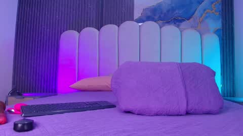 Dione online show from 04-07-26, 07:14