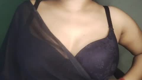 Snapshot of _dreamgirl_0 chatting on 06-08-26, 10:37 _dreamgirl_0 online show from 06-08-26, 10:37