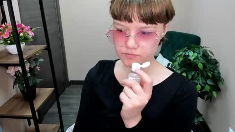 Luna    online show from 04-27-26, 06:00