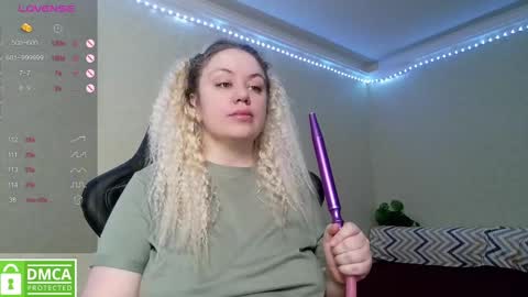 Snapshot of _elven_dreams__ chatting on 02-11-25, 07:54 chloue and Gretta online show from 02-11-25, 07:54