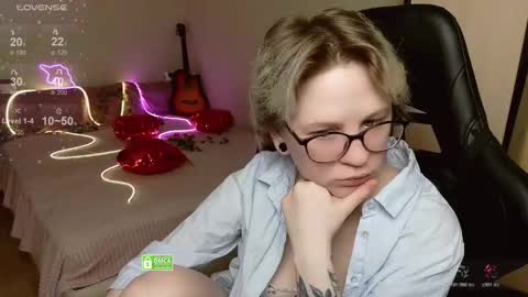 chloue and Gretta online show from 03-26-26, 05:40