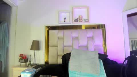 Isabella online show from 12-21-24, 12:06