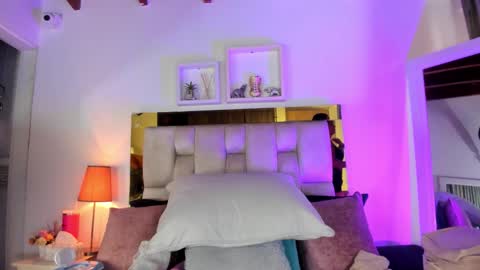 Isabella online show from 10-22-25, 12:05