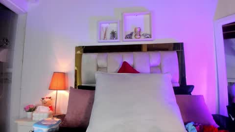 Isabella online show from 01-14-26, 12:11