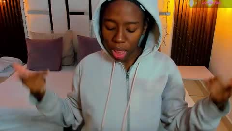 Snapshot of _emma_willliams_ chatting on 12-15-25, 01:59 Emma online show from 12-15-25, 01:59