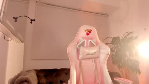 Eva online show from 04-15-26, 01:34