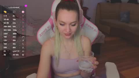 Evie online show from 01-11-25, 07:49