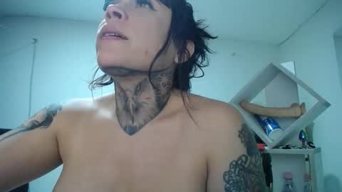 Snapshot of _exa_ chatting on 12-16-25, 02:16 Exa help me position myself with your thumb up thanks online show from 12-16-25, 02:16