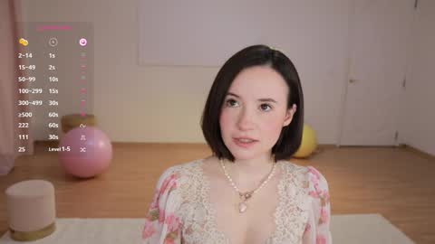 Essie  online show from 09-18-25, 03:25