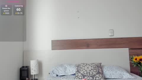 Snapshot of _fullmoon chatting on 01-12-25, 09:19  fullmoon online show from 01-12-25, 09:19