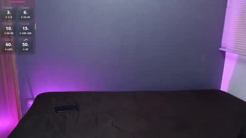 Laura  Juan online show from 11-21-25, 02:49