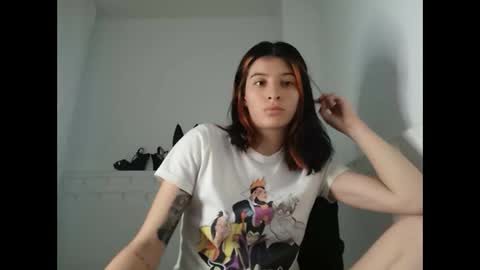 Snapshot of _genesid_dixton chatting on 01-28-25, 10:45 Mia-foster online show from 01-28-25, 10:45