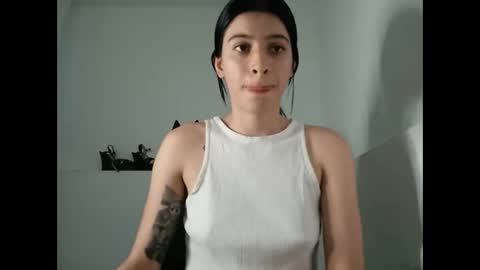 Snapshot of _genesid_dixton chatting on 02-07-25, 06:56 Mia-foster online show from 02-07-25, 06:56