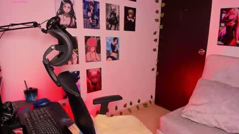 Snapshot of _gleep chatting on 10-14-25, 01:17 LEEP online show from 10-14-25, 01:17