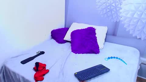 _gold_strawberry_ online show from 05-16-26, 06:54