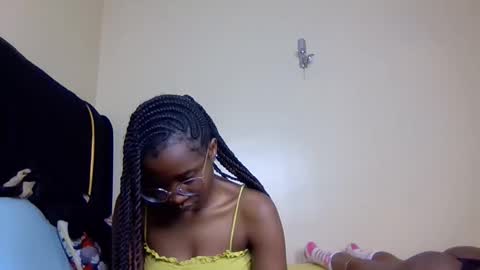 Snapshot of _goldie chatting on 10-16-25, 02:01 Goldie online show from 10-16-25, 02:01