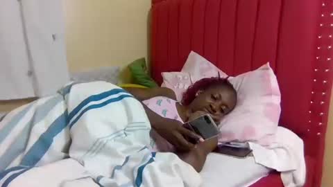 Goldie online show from 10-28-25, 01:53