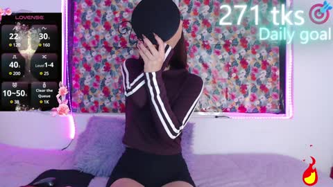 Snapshot of _gwen__ chatting on 01-19-25, 04:44 Gwen online show from 01-19-25, 04:44