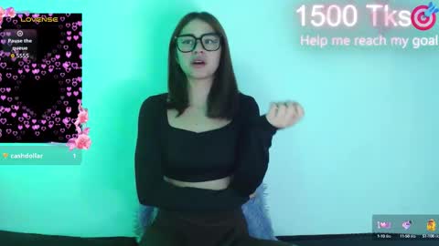 Snapshot of _gwen__ chatting on 09-10-25, 06:13 Gwen online show from 09-10-25, 06:13