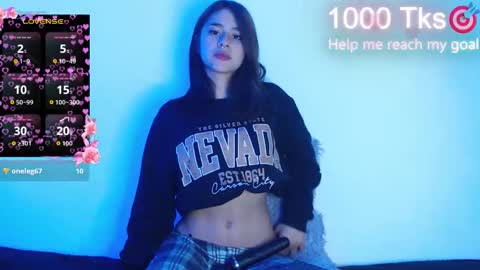 Snapshot of _gwen__ chatting on 09-12-25, 06:35 Gwen online show from 09-12-25, 06:35