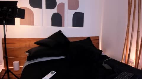 Hanna johnson online show from 03-09-25, 02:39