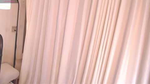 Snapshot of _heybee chatting on 02-25-26, 05:55 Bee. online show from 02-25-26, 05:55