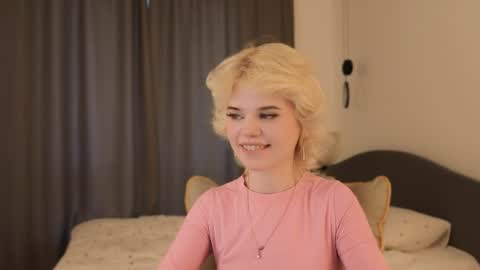 Snapshot of _honnyland chatting on 06-05-26, 01:28 Alisha online show from 06-05-26, 01:28